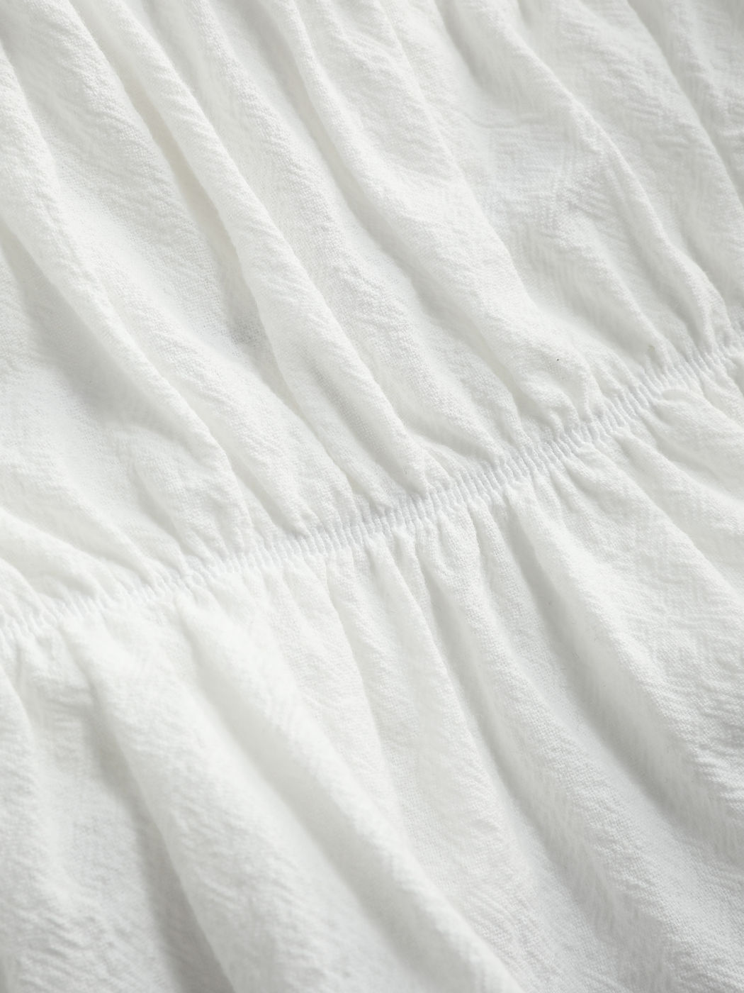 Kurzärmlige Crop-Bluse mit gerüschtem Rüschensaum