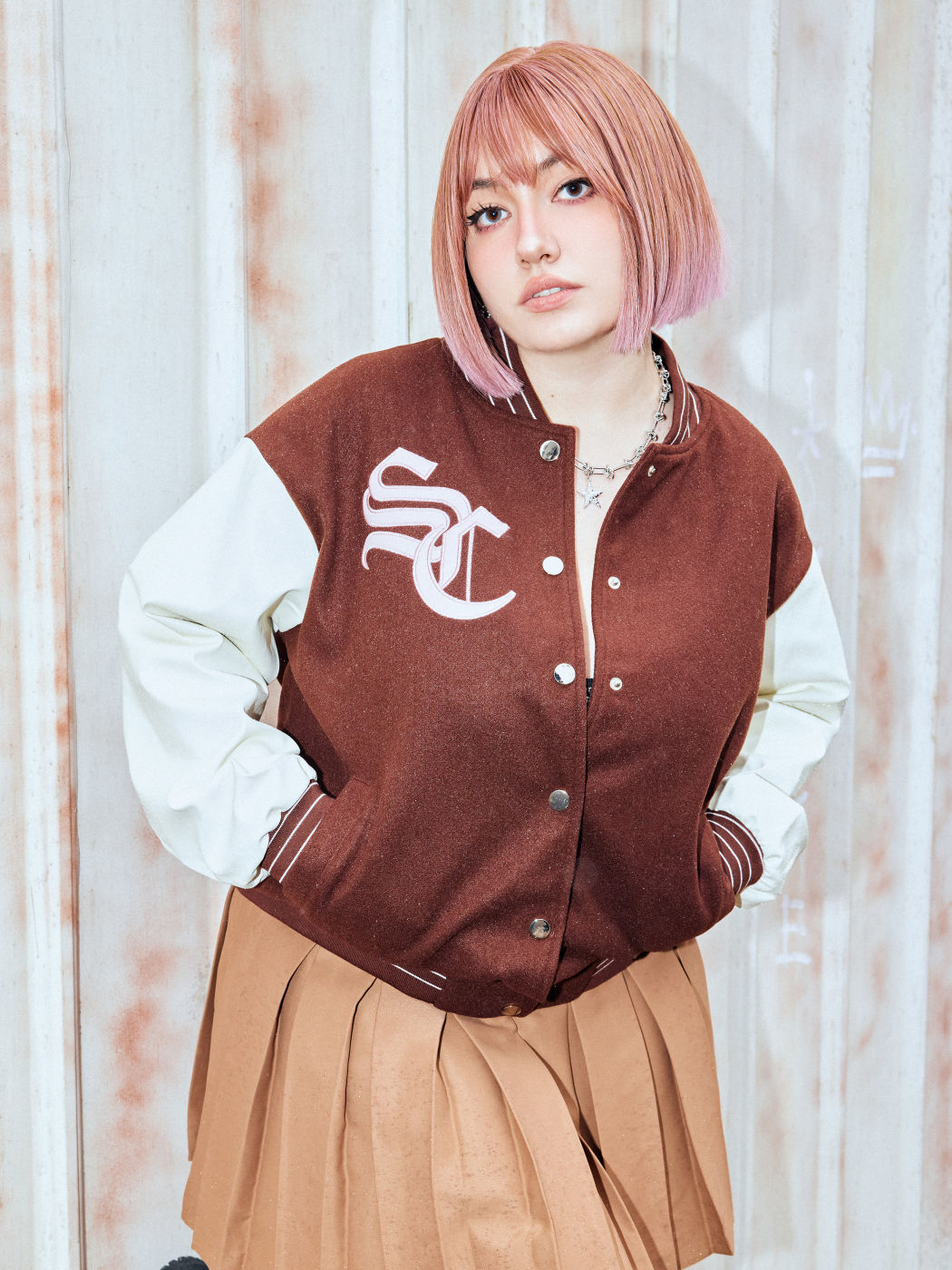 PU-Jacke mit Buchstabenstreifen Kurve & Plus