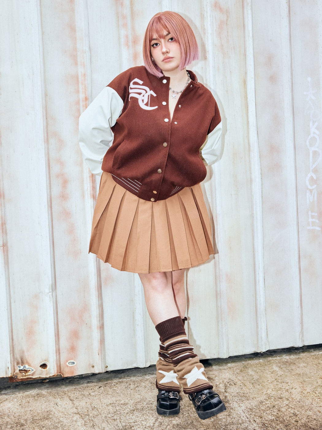 PU-Jacke mit Buchstabenstreifen Kurve & Plus