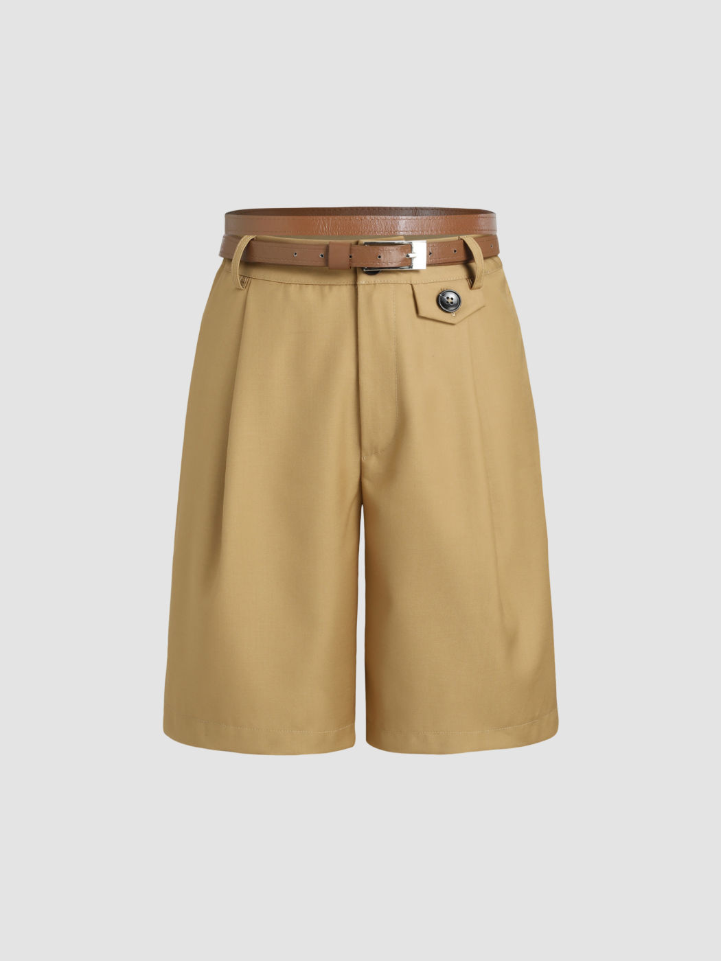 Knielange Shorts mit hoher Taille und Gürtel