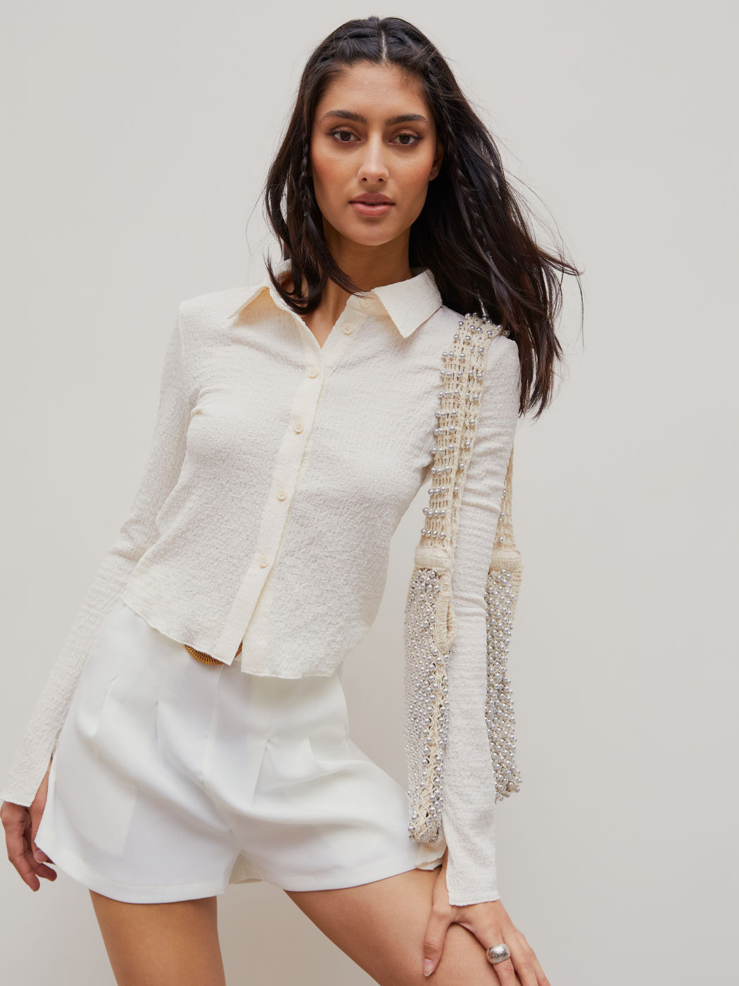 Texturiertes einfarbiges Crop-Shirt mit Glockensleeves