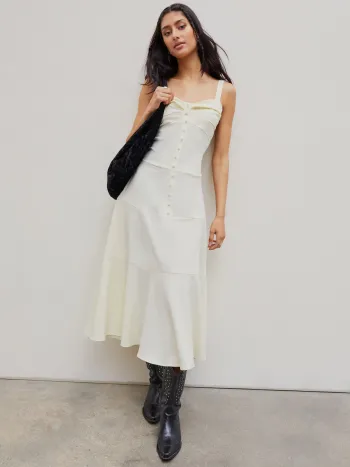 Gerüschtes Cami-Maxikleid mit solider Struktur und Knöpfen