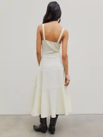 Gerüschtes Cami-Maxikleid mit solider Struktur und Knöpfen