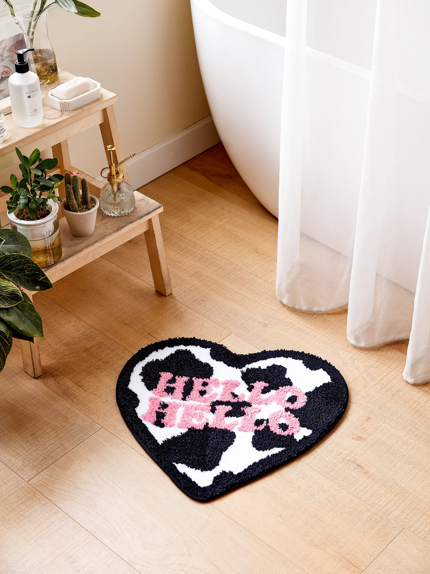 1pc Heart Shaped Cow Print Bath Rug
