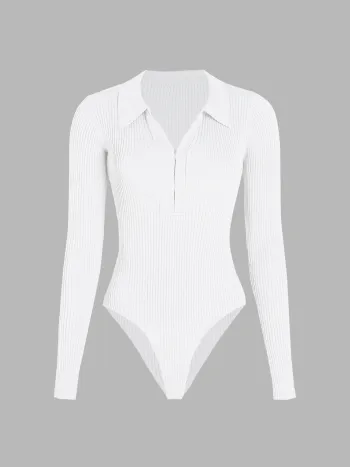 Einfarbiger, gestrickter Bodysuit mit geripptem Reißverschluss und Kragen