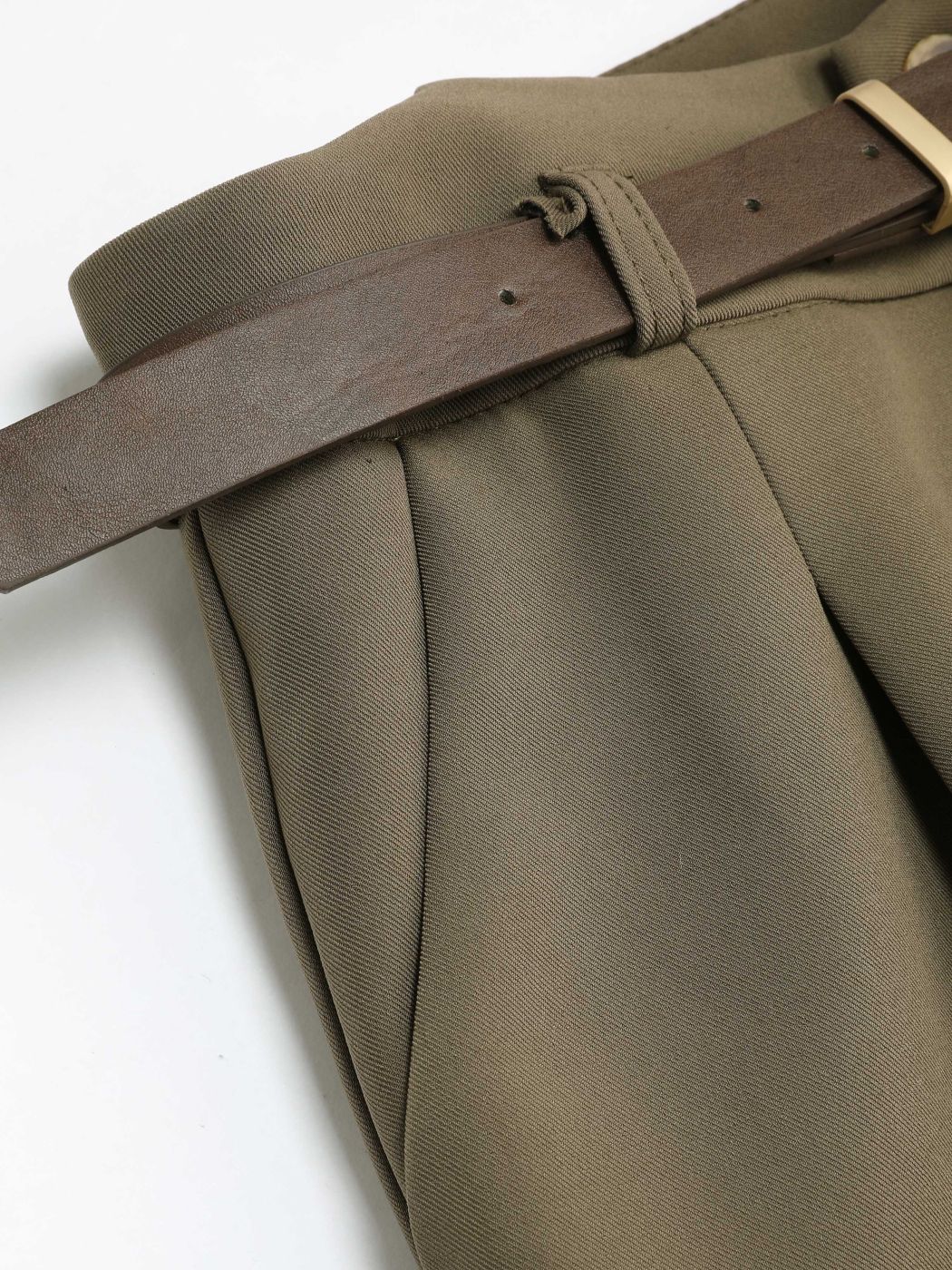 Plissee-Shorts mit hoher Taille und Gürtel