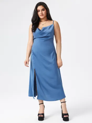Robe mi-longue unie à col drapé et fente Curve & Plus
