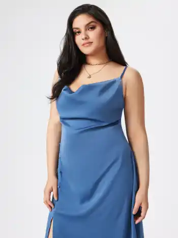 Robe mi-longue unie à col drapé et fente Curve & Plus