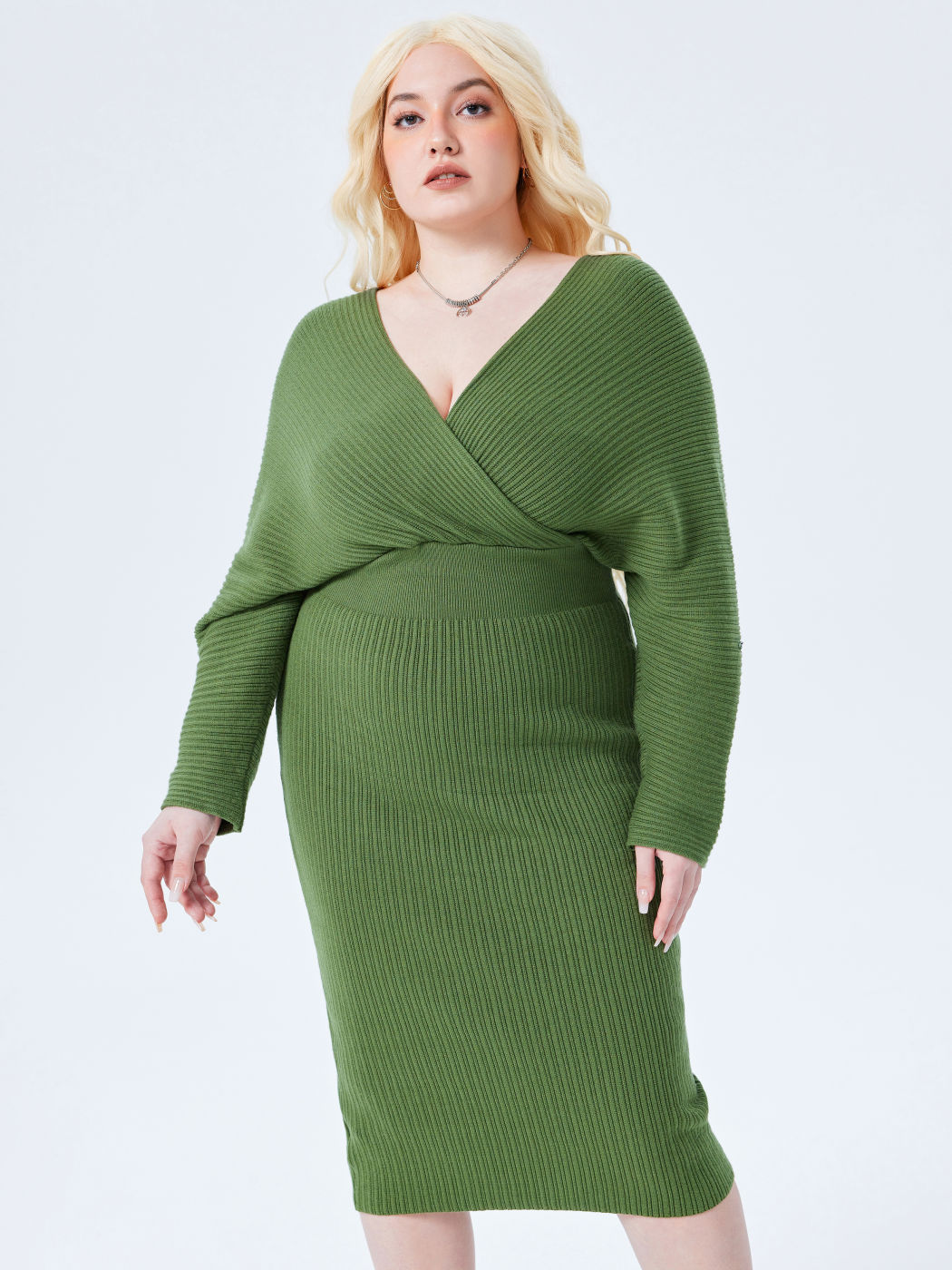 Einfarbiges Strick-Midikleid mit V-Ausschnitt Kurve & Plus