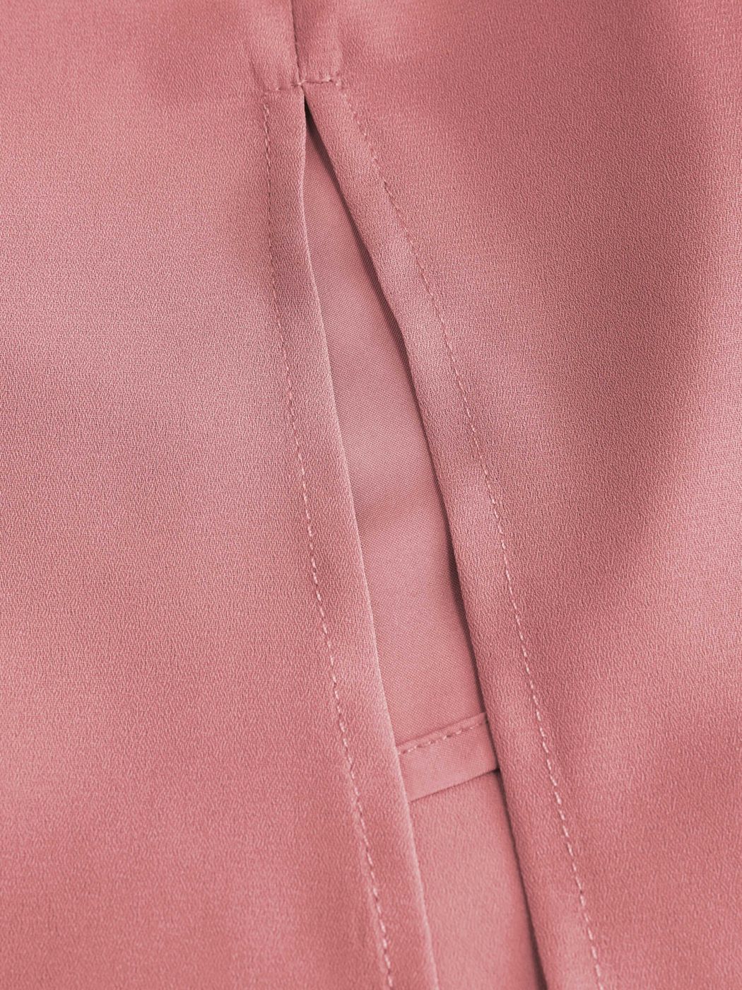 Schlitz-Midikleid mit eckigem Ausschnitt und Salatbesatz