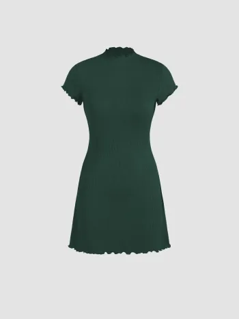 Robe courte unie avec bordure à laitue