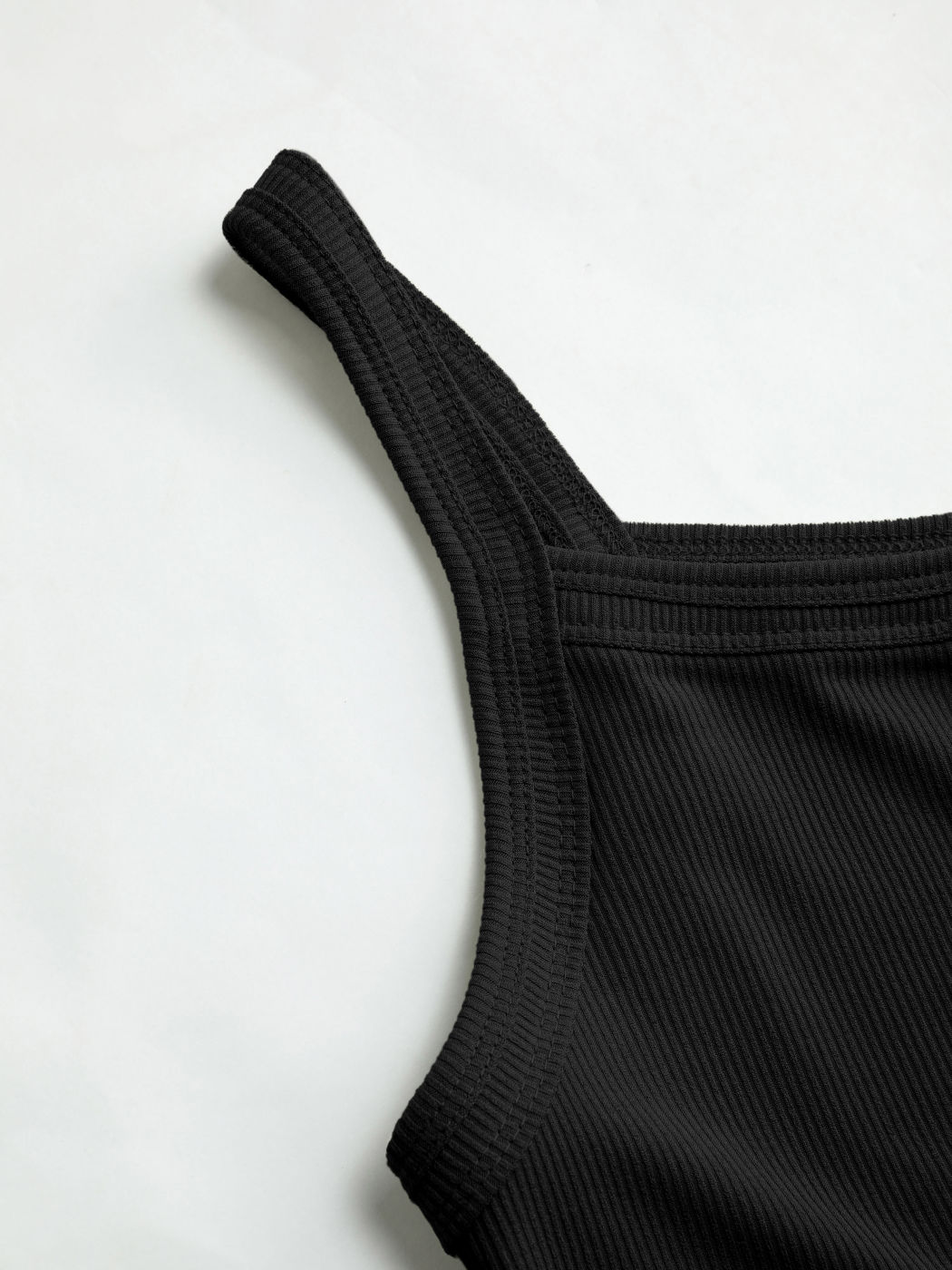 U-neckline Crop Tank Top