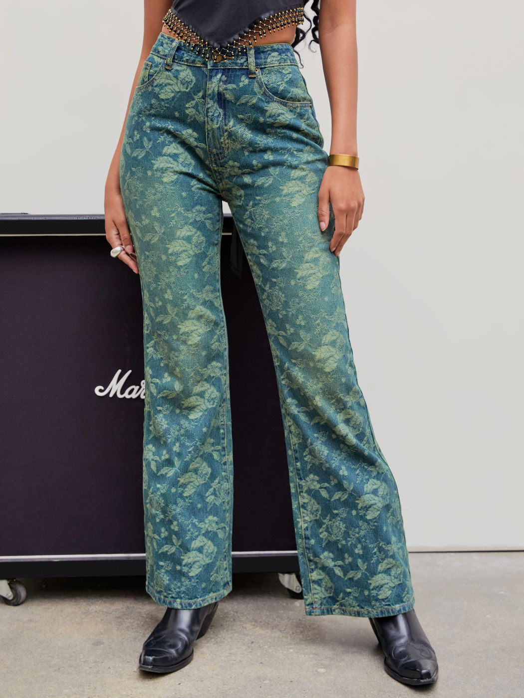 Mid Rise Blumenmuster Schlag Jeans