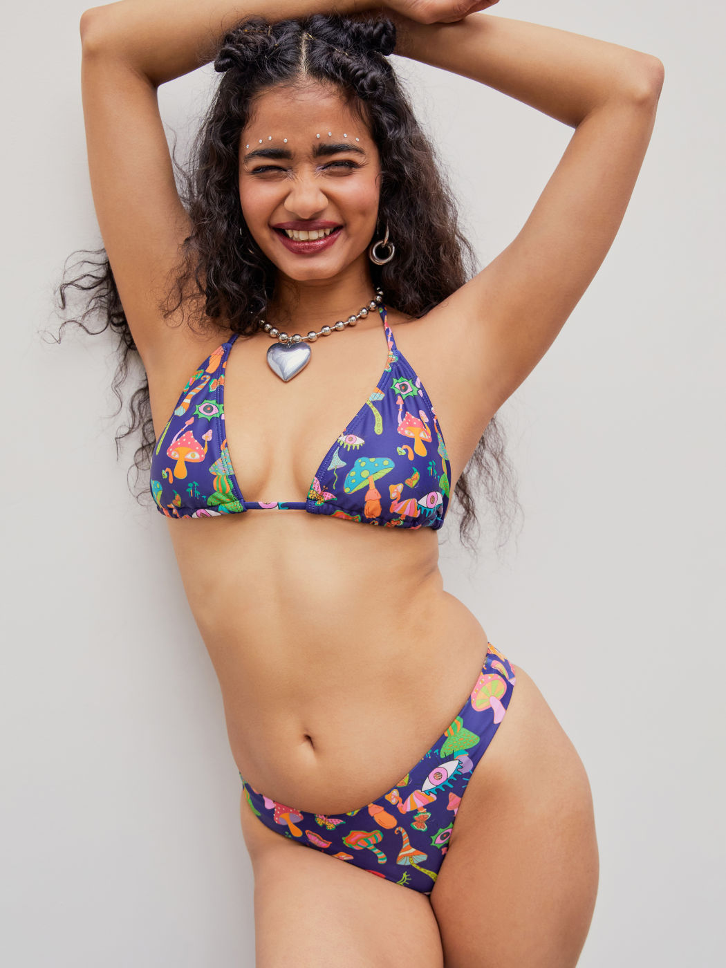 Bikini-Badeanzug mit abstraktem Muster und Neckholder