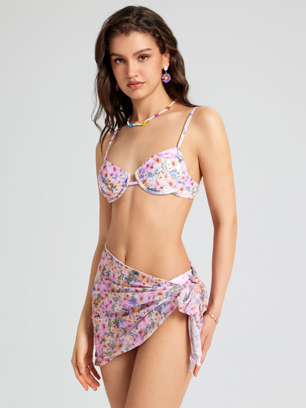 Geblümter Bügel-Bikini mit Binderücken und Sarong