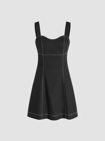 Ärmelloses Minikleid mit Herzausschnitt und Rüschen