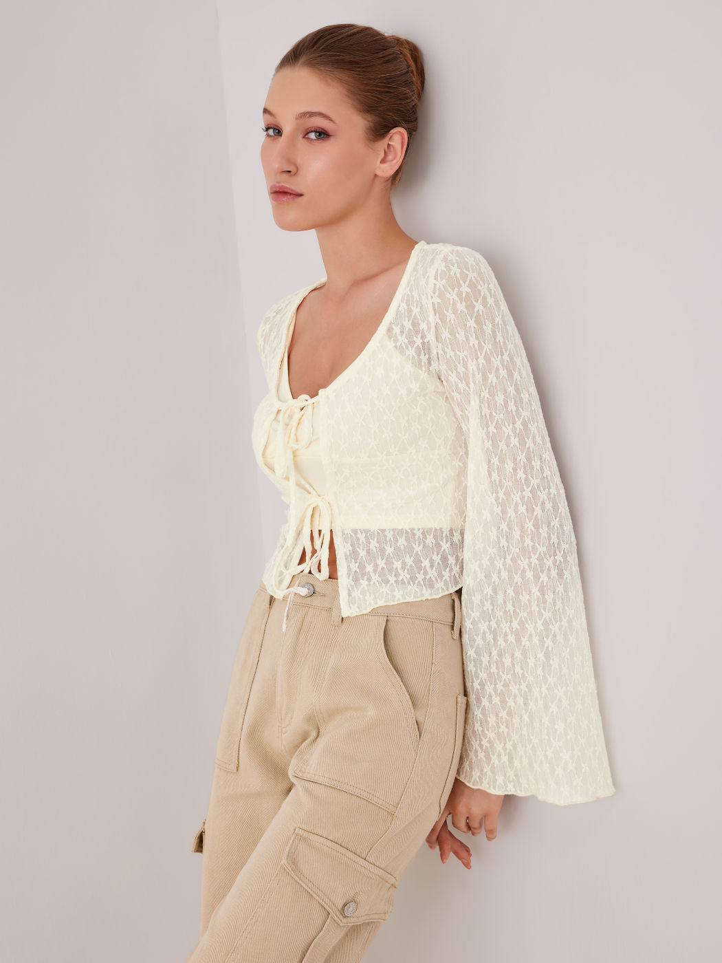 Einfarbiger Cami Crop Top & Glockenärmel Schnürbluse