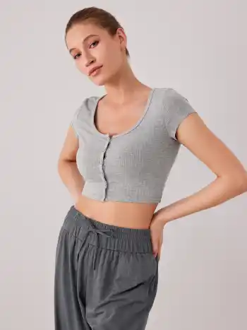  Einfarbiges Crop Top mit quadratischem Ausschnitt und Knopfleiste