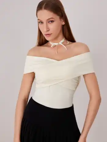 Einfarbiger Off-the-Shoulder-Bodysuit