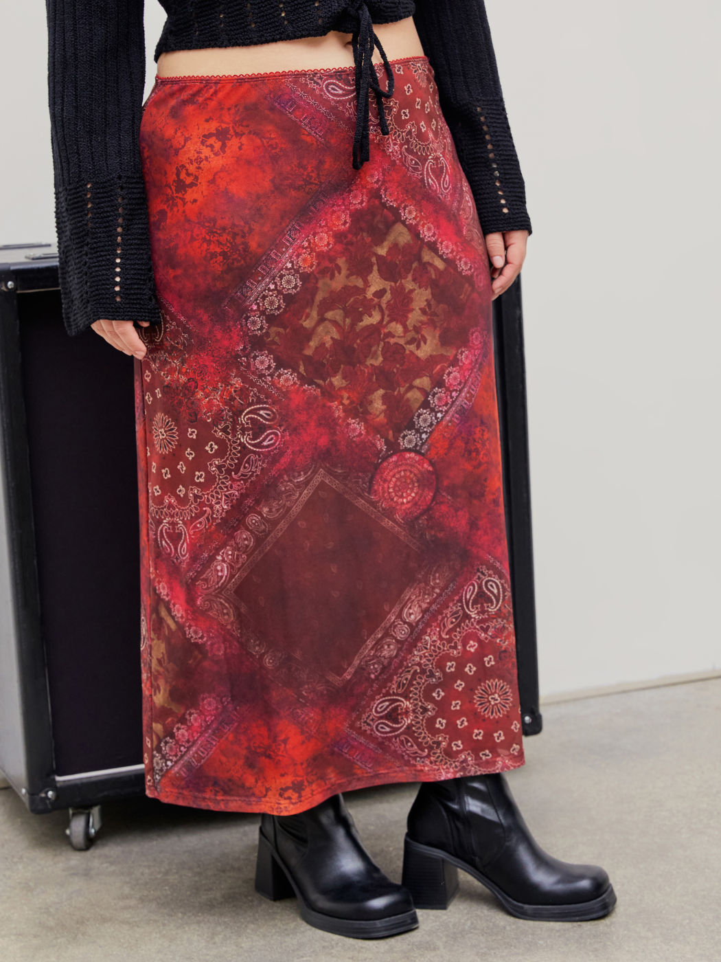 Figurbetonter Maxirock mit Paisley-Muster aus Mesh Kurve & Plus