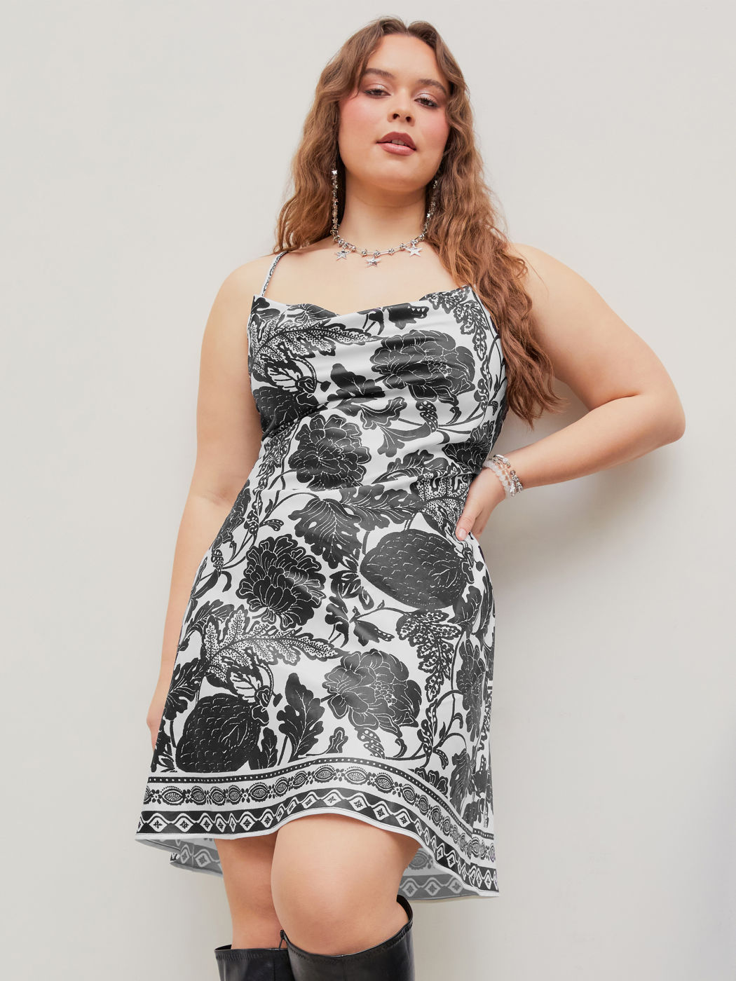 Ärmelloses Minikleid mit Blumenmuster Kurve & Plus