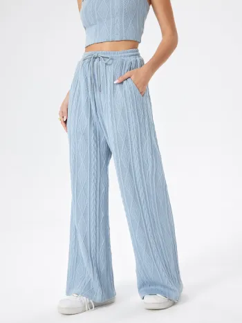  Gestrickte Hose mit elastischem Bund und weitem Bein
