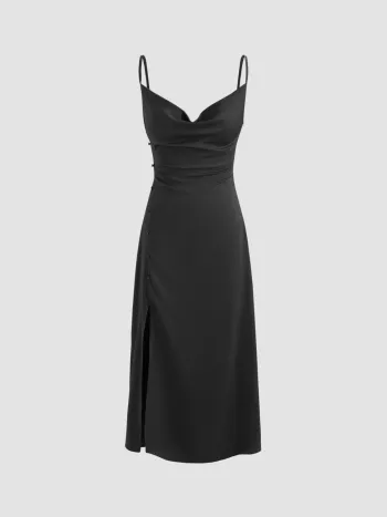 Einfarbiges Midi-Kleid mit Rundhalsausschnitt und Schlitz