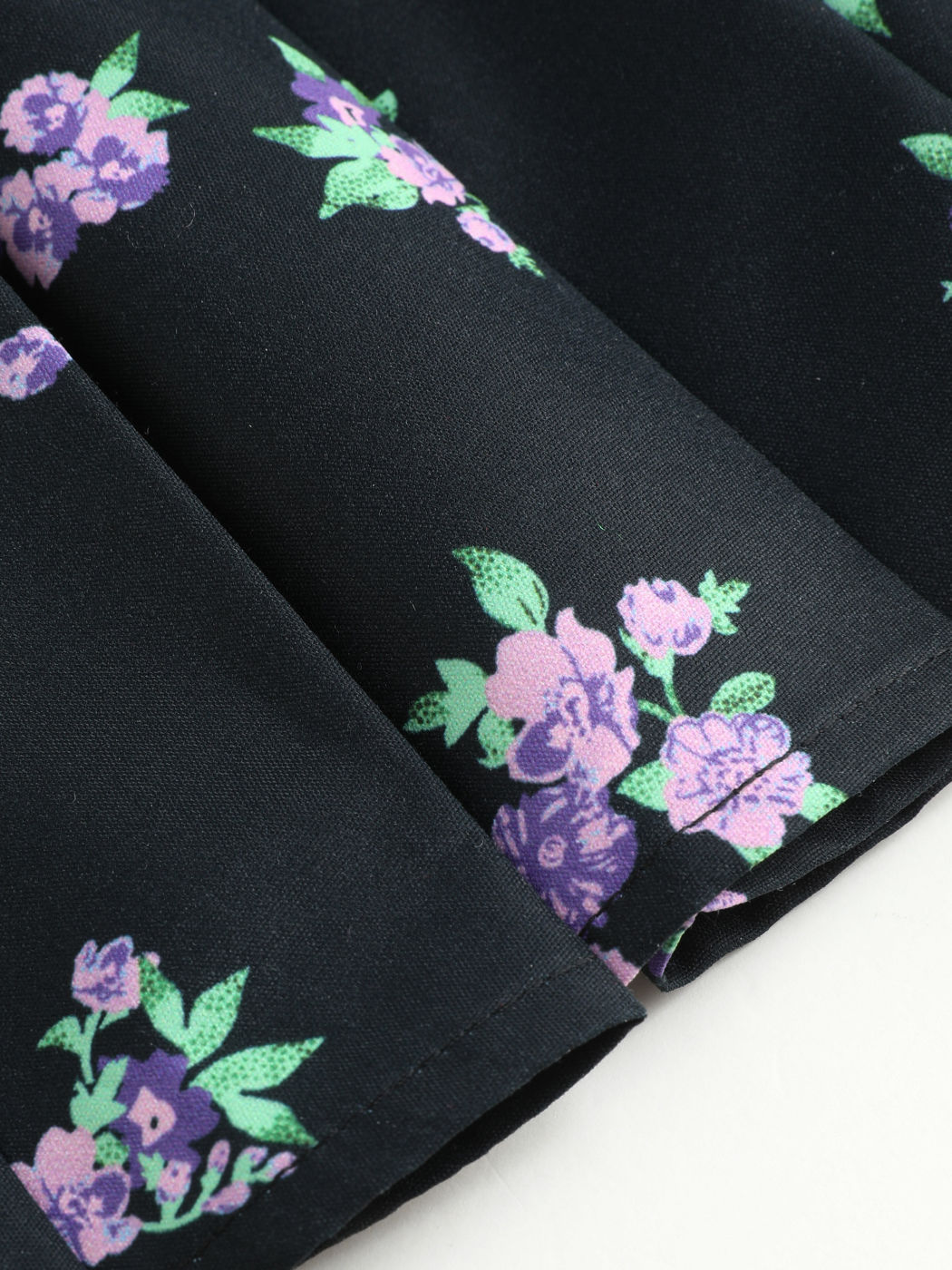 Blumenfaltenrock mit hoher Taille