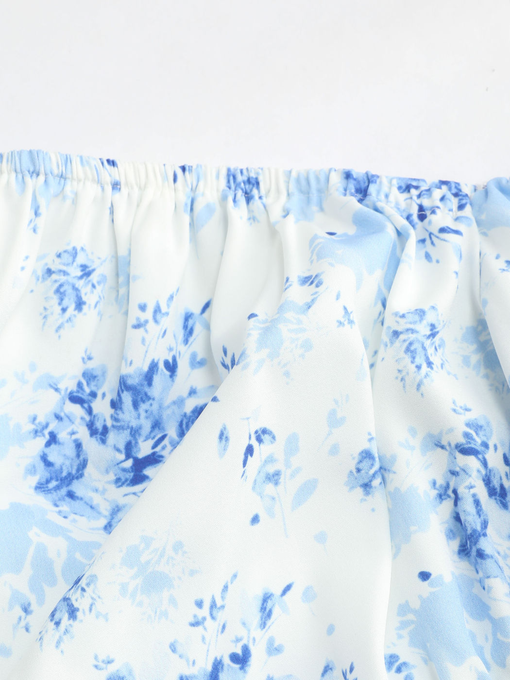 Geblümtes Maxikleid mit Puffärmeln