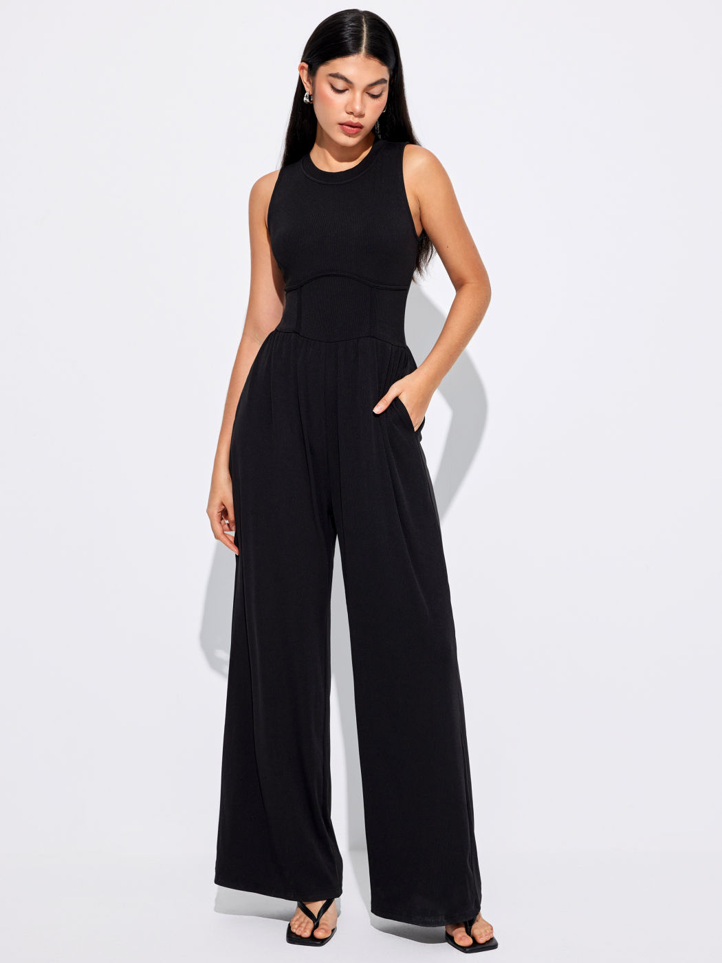 Einfarbiges ärmelloses Overalls mit breiten Beinen