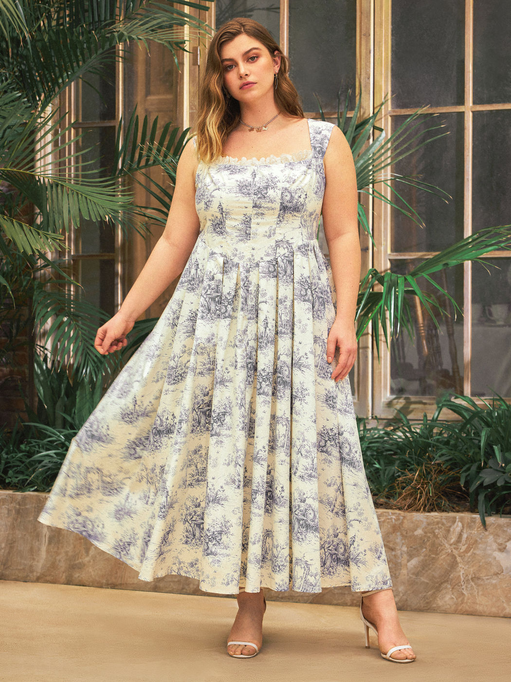 Curve & More Toile de Jouy Maxikleid mit Rüschen