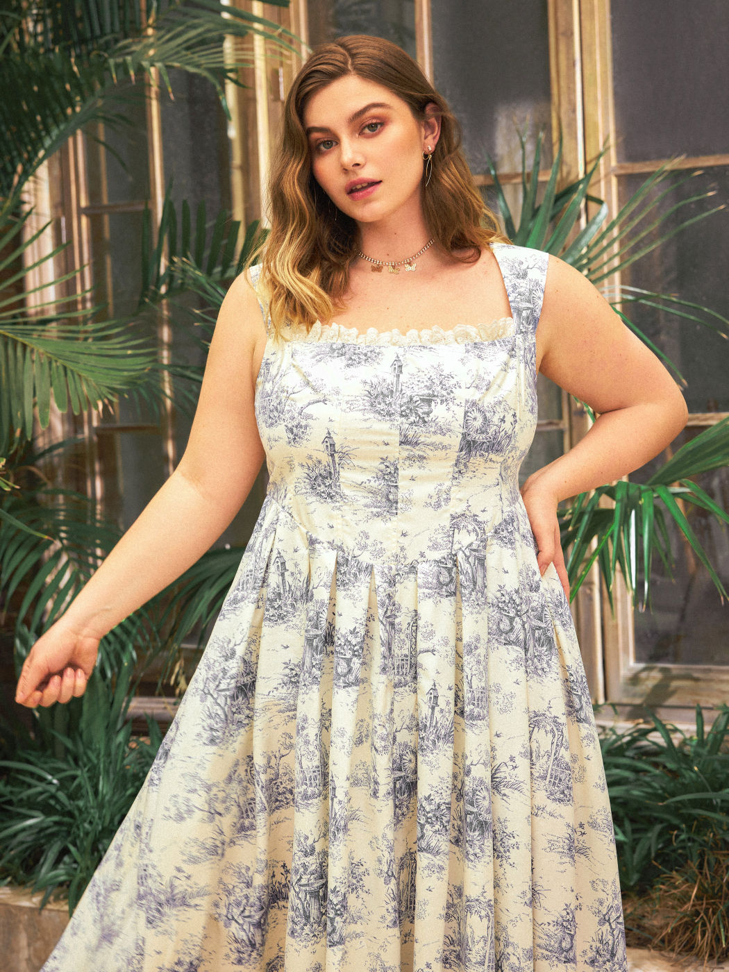 Curve & More Toile de Jouy Maxikleid mit Rüschen