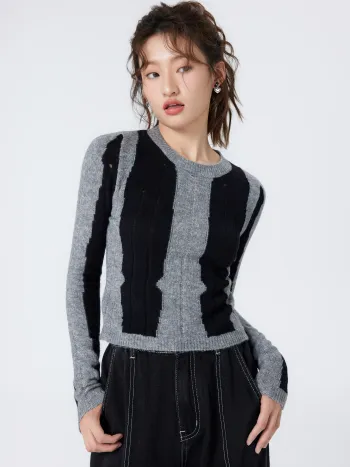 Zweifarbiger Pullover mit langen Ärmeln