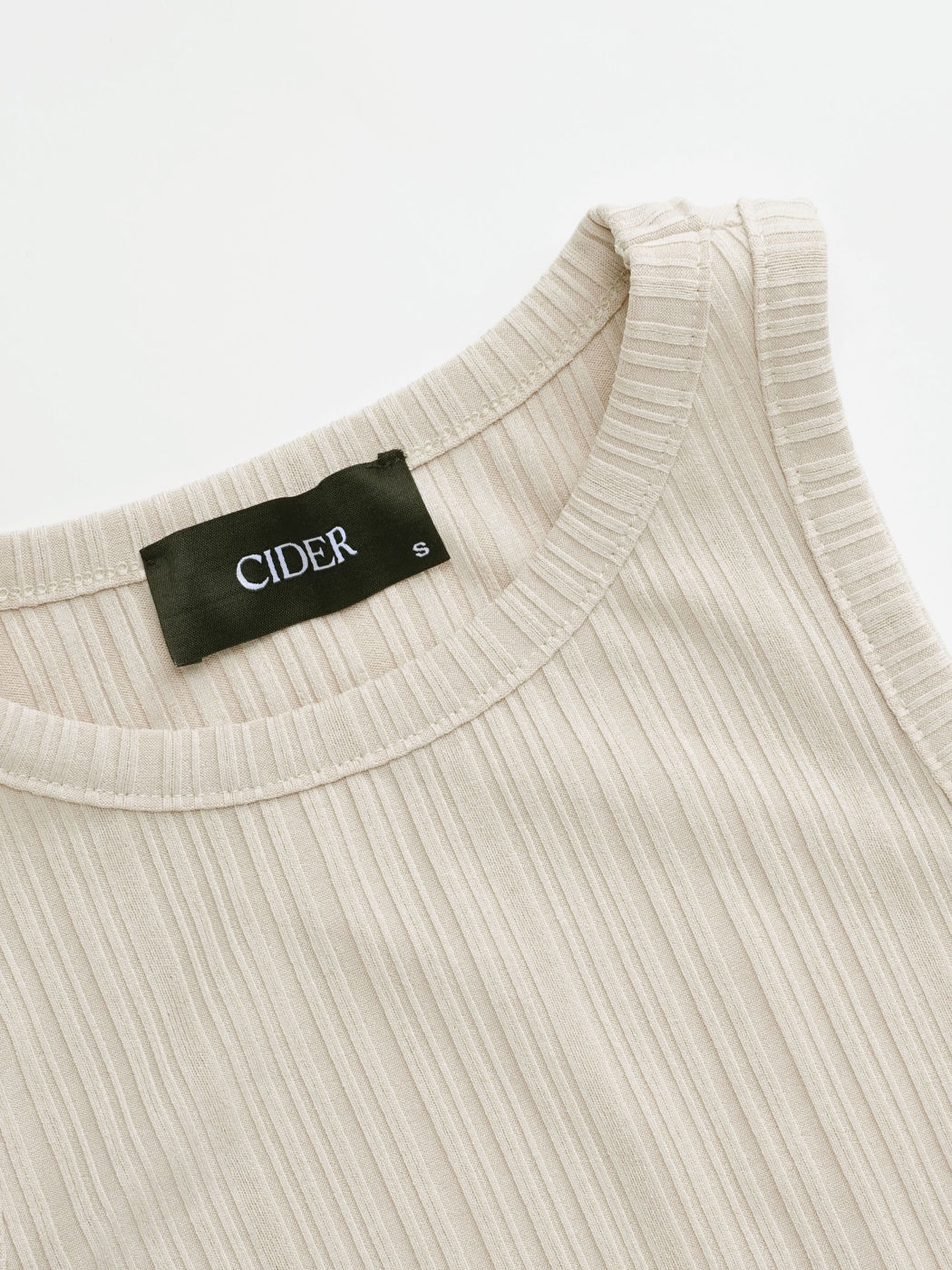  Gerafftes Strickkleid ohne Ärmel Kurze Kleider