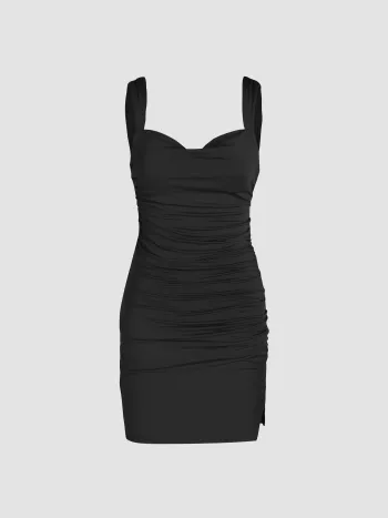 Gerafftes Minikleid mit geteiltem Wasserfallausschnitt