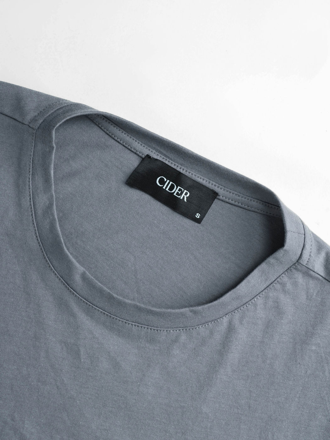 Gerafftes, geknotetes Crop-Top in Wickeloptik