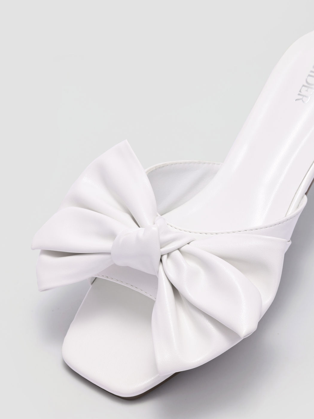 Faux Leather Bowknot Decor Single Band Slippers