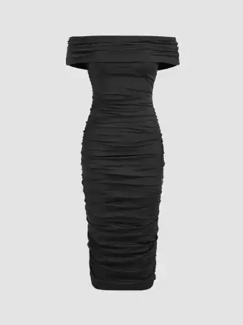 Schulterfreies, gerafftes Midikleid