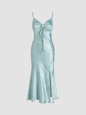 Geblümtes Satin-Maxikleid mit Rüschen und Schlitz