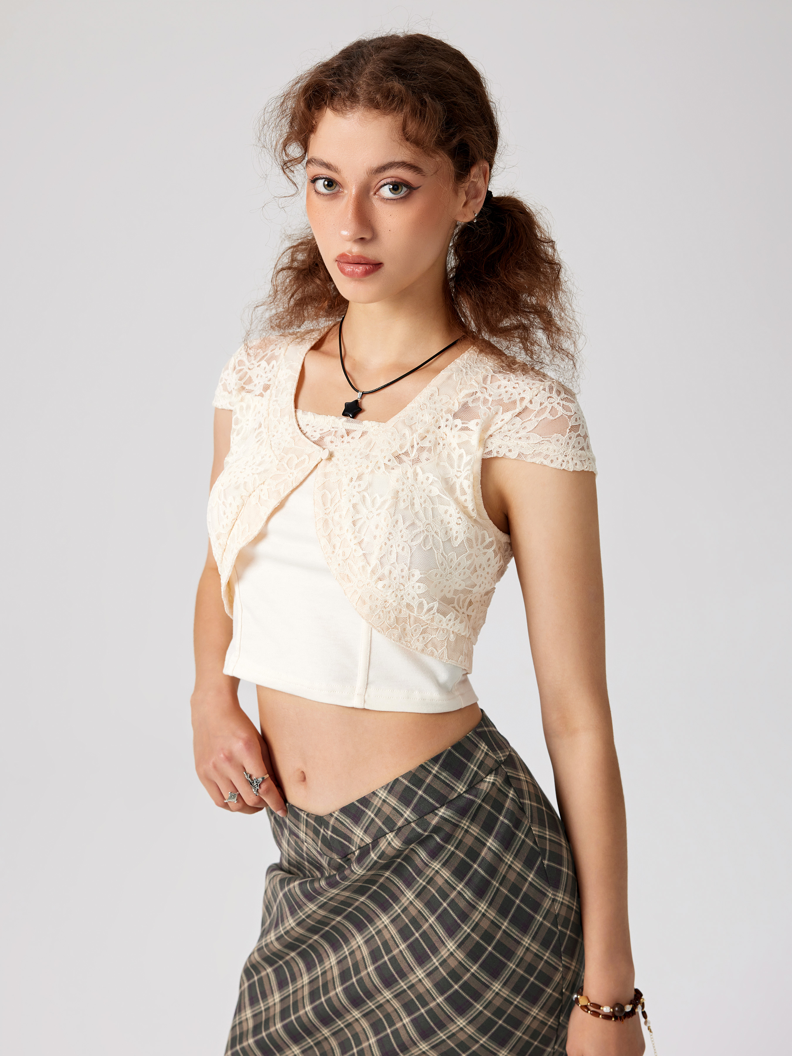 CORSET-LIKE TOP WITH PICOTING AND BOW