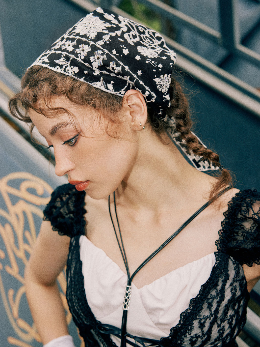  Blumenbesticktes Bandana