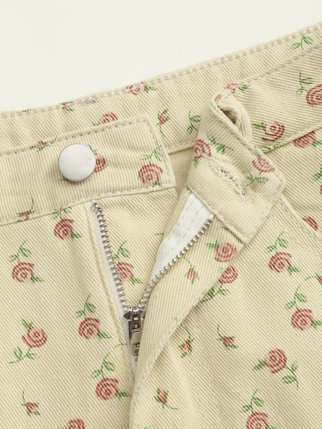 Denim-Shorts mit weitem Bein und Blumenmuster
