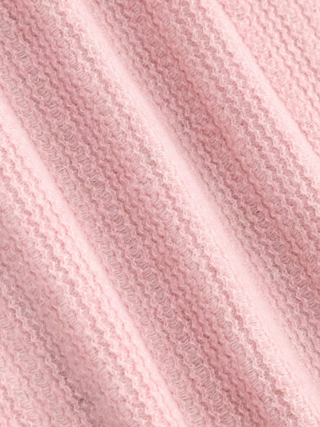 Gestricktes Minikleid mit Rosettenrüschen
