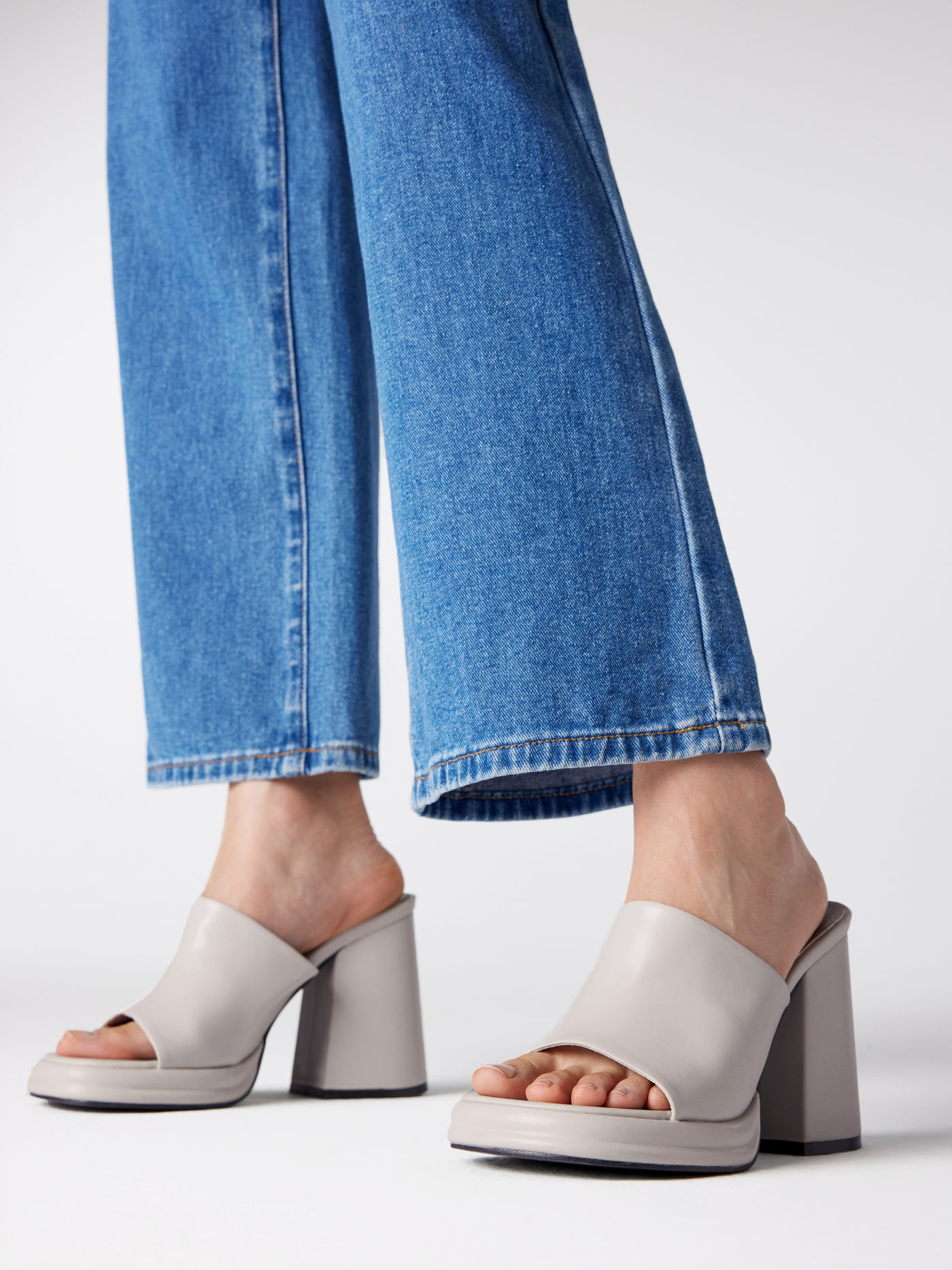 Faux Leather Chunky Heeled Single Band Sandals
