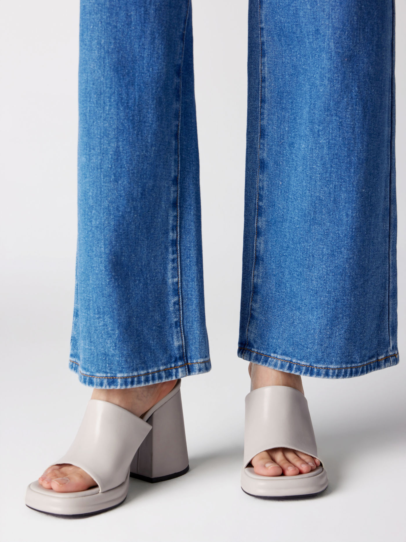 Faux Leather Chunky Heeled Single Band Sandals