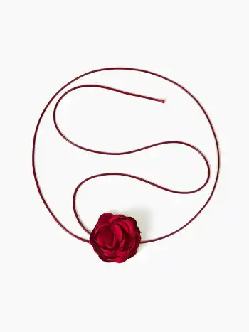 Halskette mit Rosen-Dekor