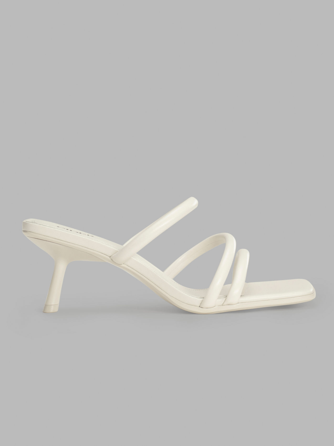 Sandales à talons aiguilles à multiples brides