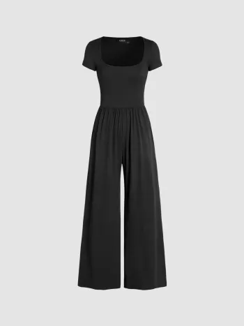 Jumpsuit mit weitem Bein und kurzem Ärmel mit U-Ausschnitt