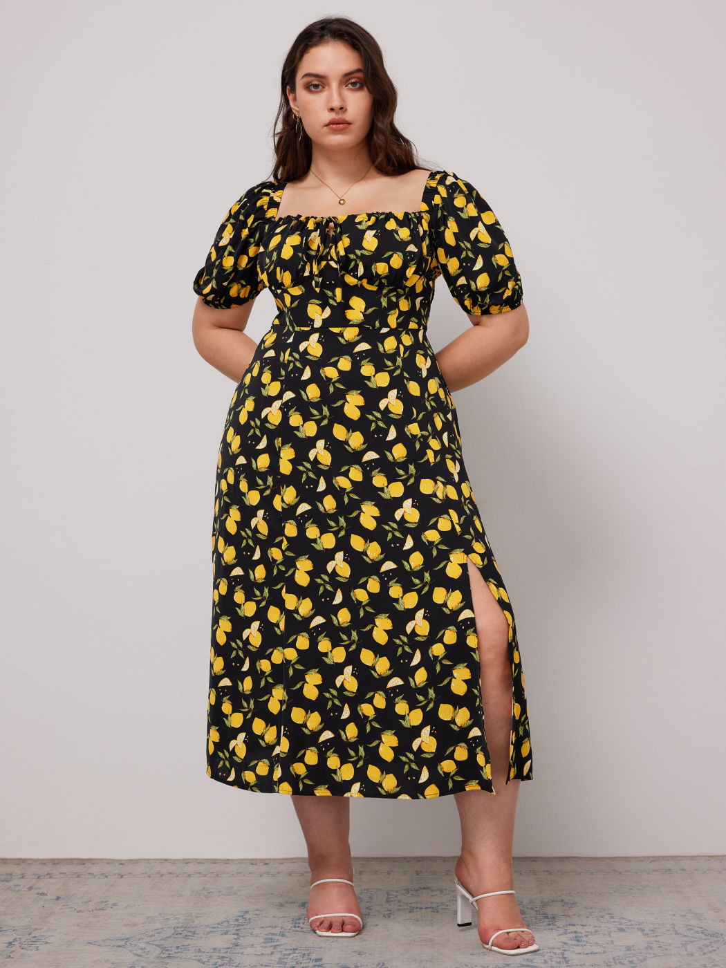 Vestido Midi de Cuello Cuadrado y Mangas Puff de Frutas Curvy