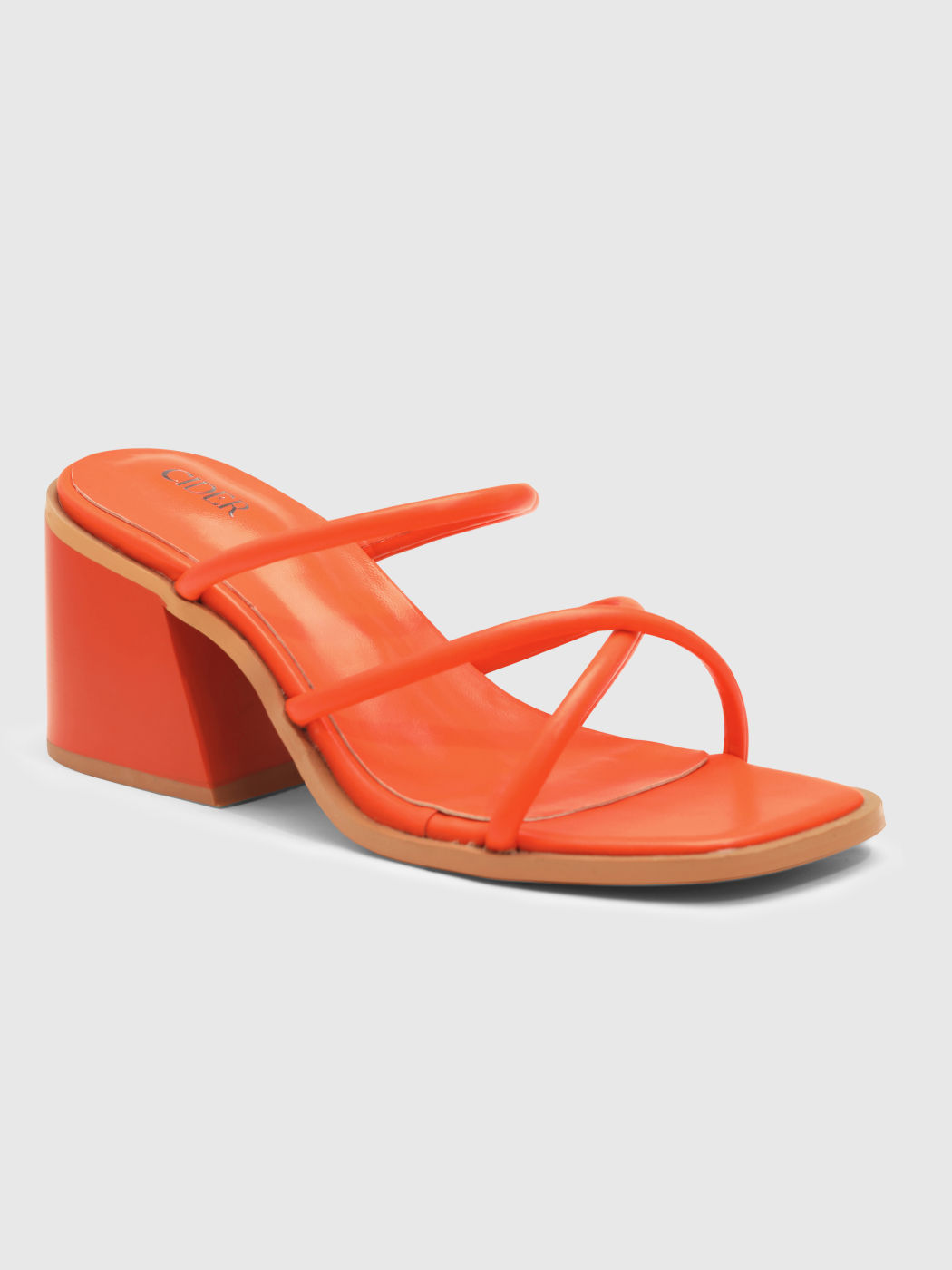 Sandalen mit klobigem Absatz und überkreuzten Riemen